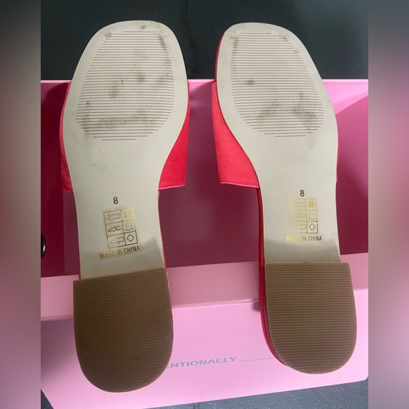 Intentionally Blank “Jessica” Electric Coral Satin Square Toed Slide Size 8 - Picture 3 of 7